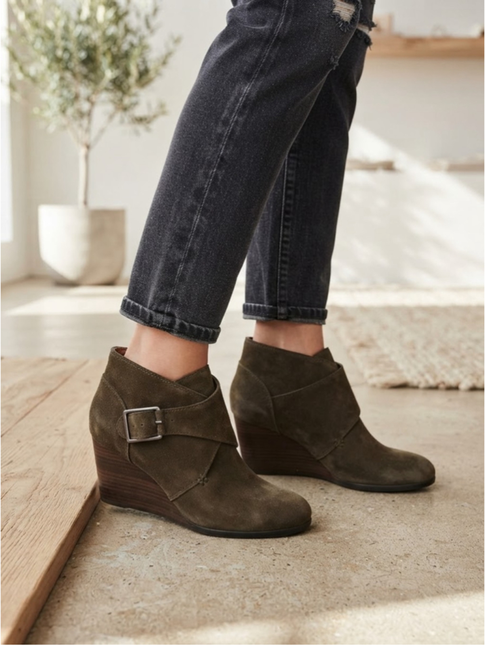 Lucky Brand Brown Suede Buckle Wedge Ankle Booties Boot Shoes Size 8